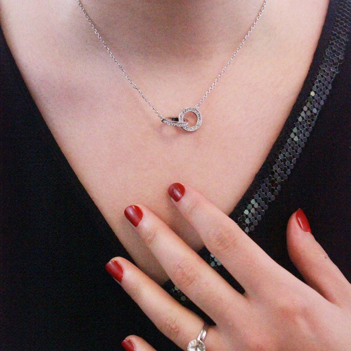 Collier Circle Hoop en Or Rose avec 20 Cristaux Swarovski