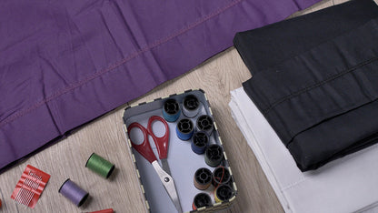 Boîte à couture en métal avec 54 accessoires pratiques