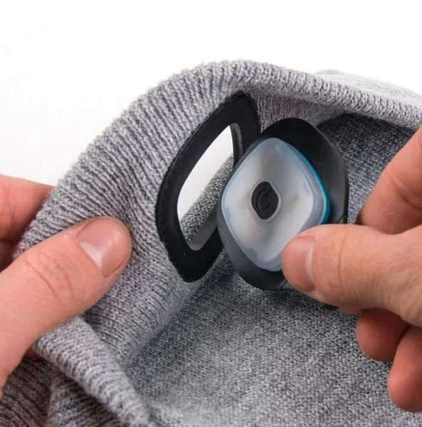 Bonnet d'hiver avec LED intégrée : chaleur et éclairage en un seul accessoire !