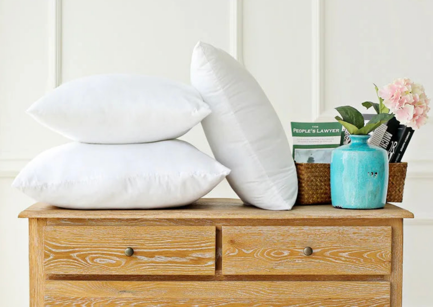 Coussin blanc élégant disponible en 6 tailles pour un confort stylé