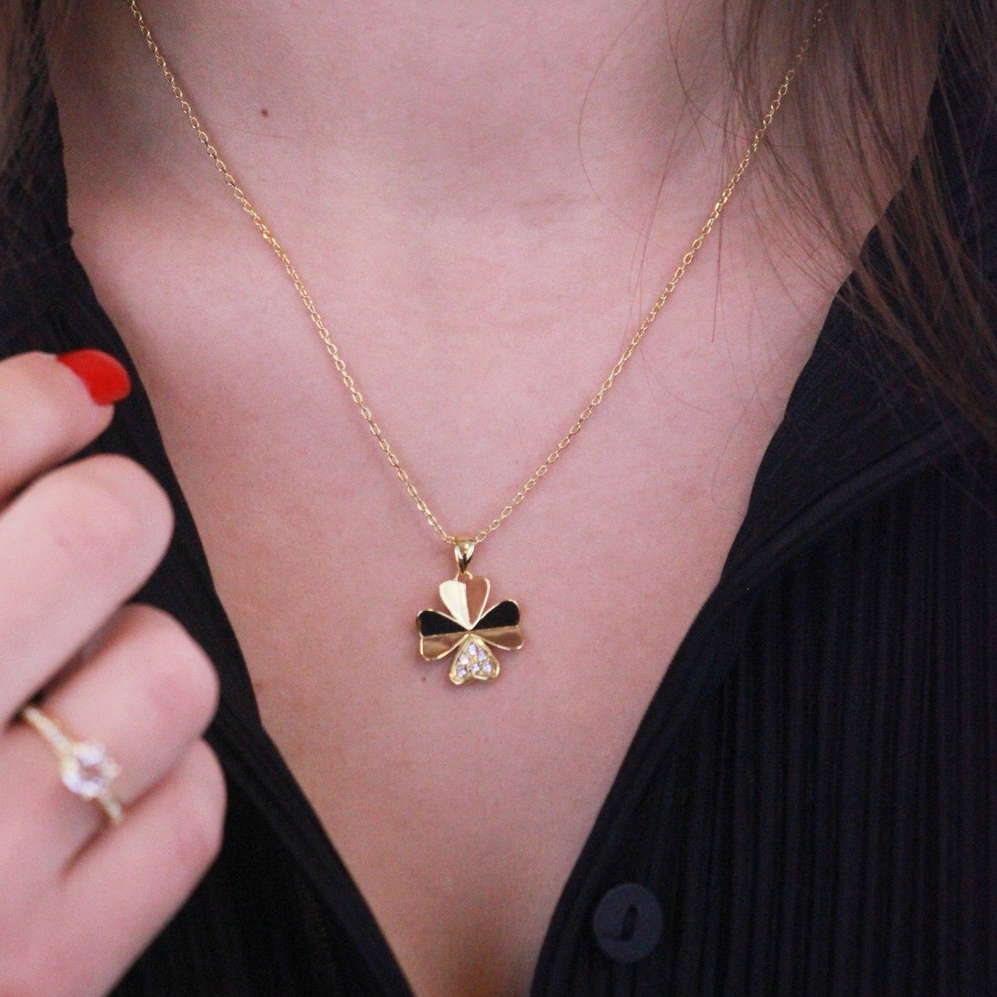 Parure pétale Clover : Collier, pendentif et boucles d'oreilles en cristaux Autrichiens