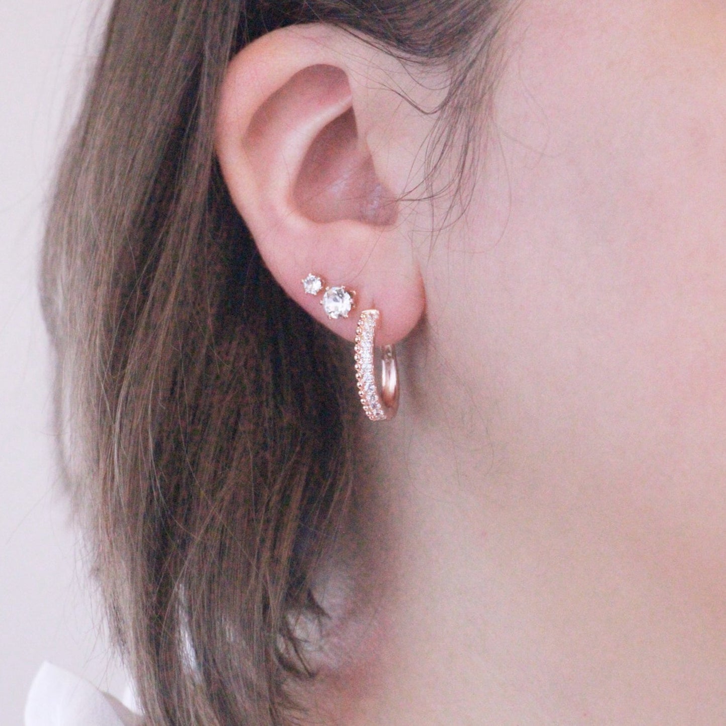 Boucles d'oreilles Aleah en laiton ornées de 24 cristaux scintillants