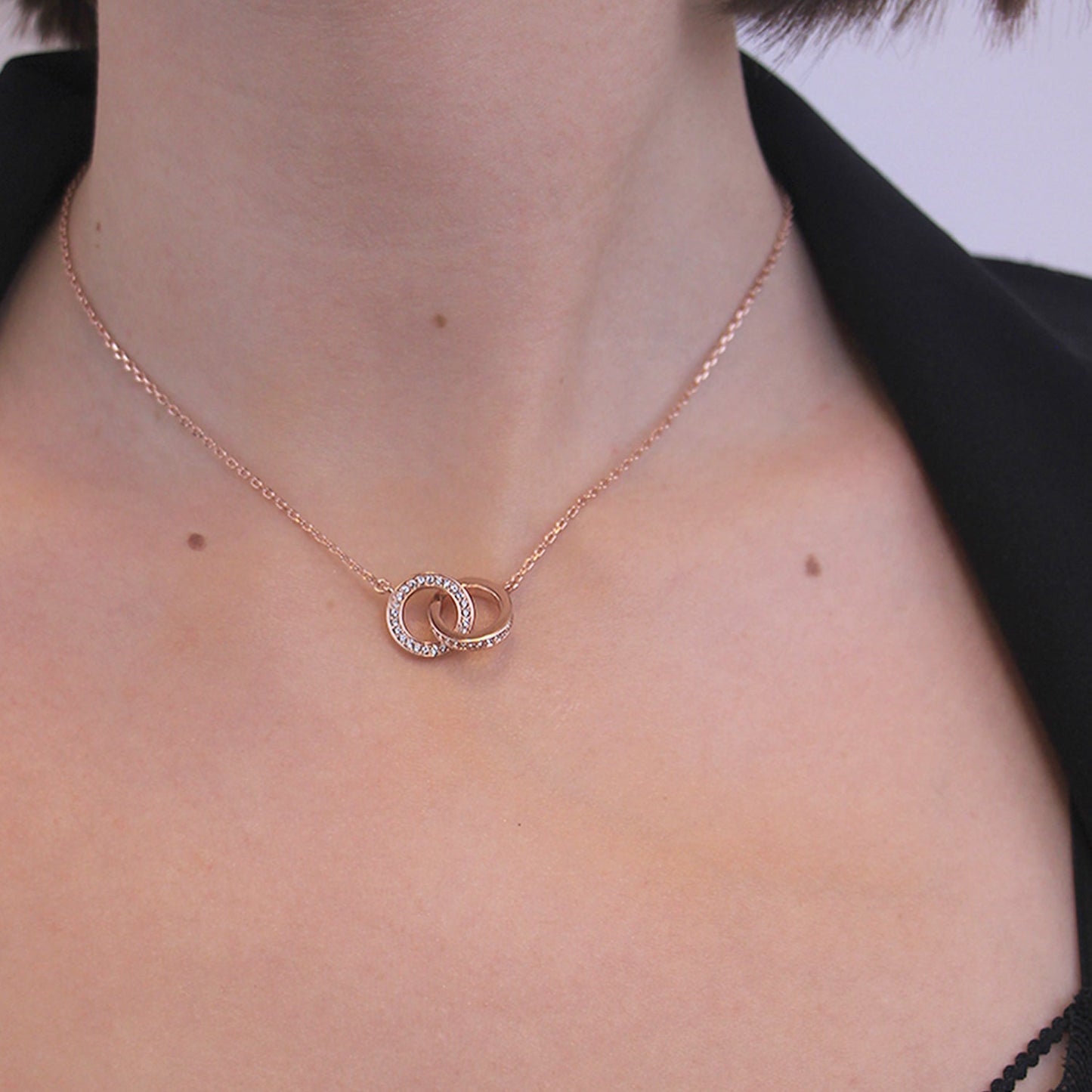 Pendentif Circle Twin en or 18k avec 52 cristaux autrichiens de luxe