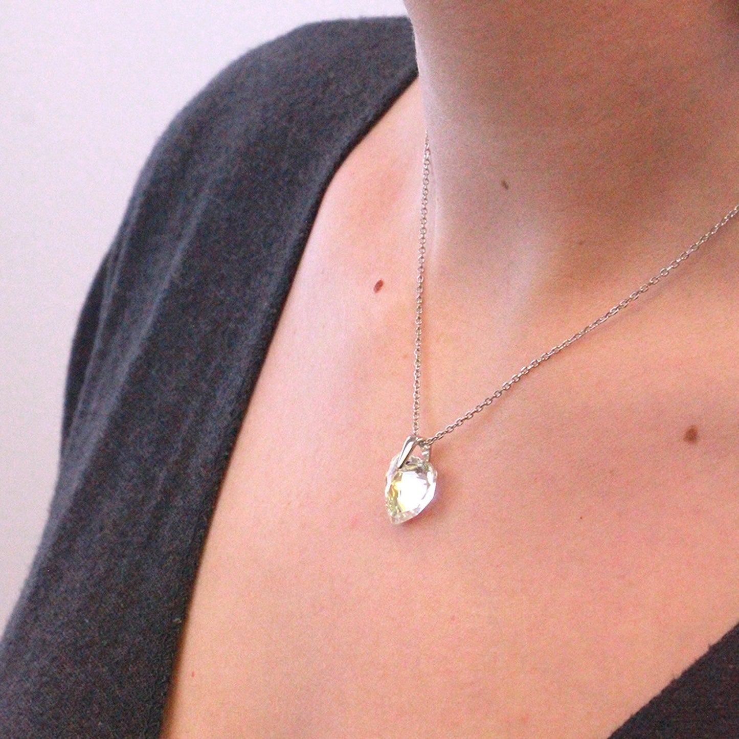 Pendentif Crystaline Heart en Cristal Autrichien : Élégance et Brillance Assurée