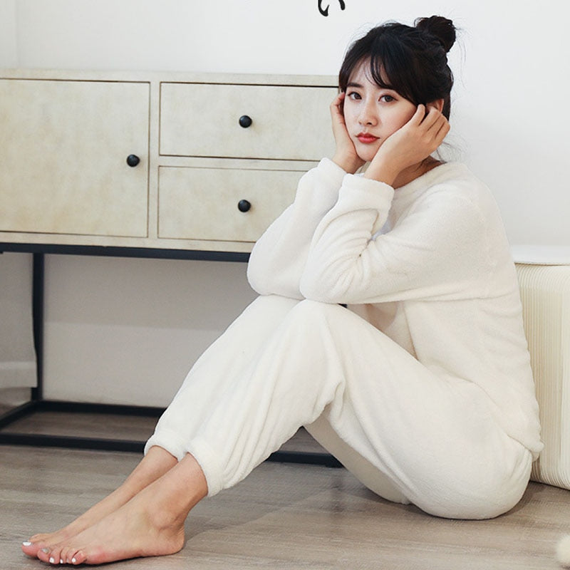 Ensemble pyjama femme en flanelle doux et élégant pour des nuits d'hiver confortables