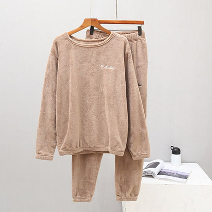 Ensemble pyjama femme en flanelle doux et élégant pour des nuits d'hiver confortables