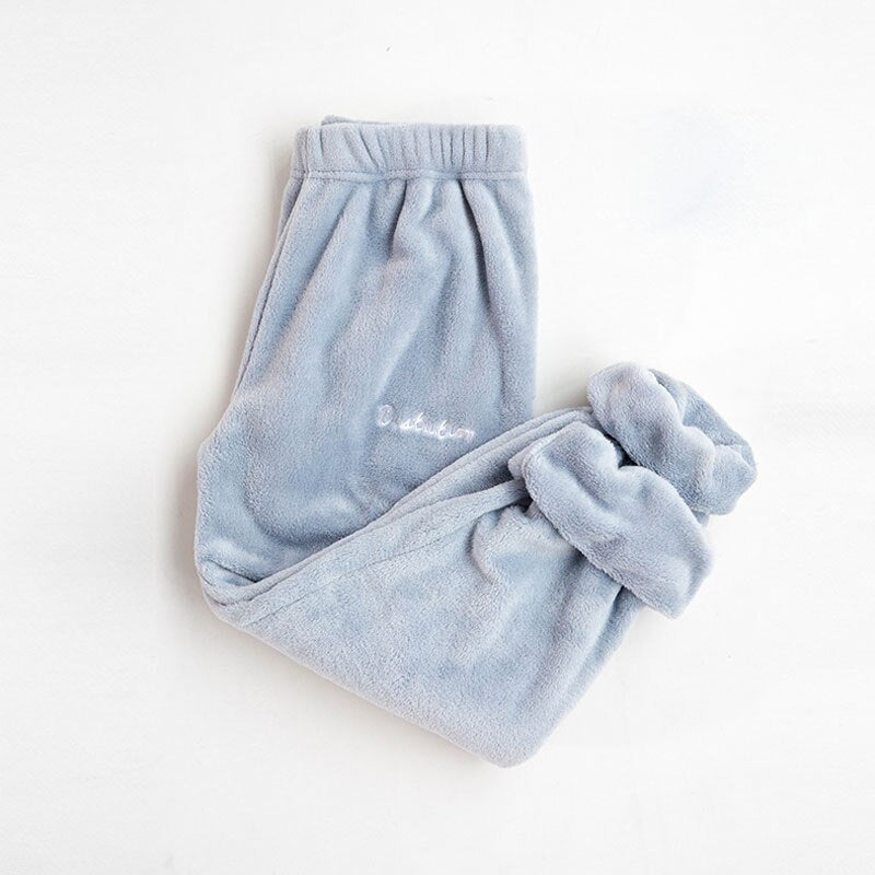 Ensemble pyjama femme en flanelle doux et élégant pour des nuits d'hiver confortables