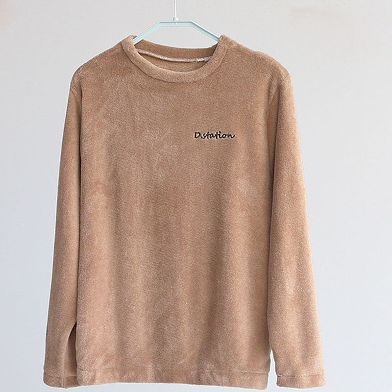 Ensemble pyjama femme en flanelle doux et élégant pour des nuits d'hiver confortables