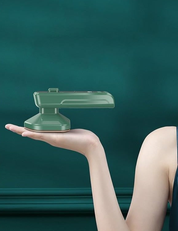 Mini Fer à Micro-Vapeur : Repassez Sans Effort et Sans Gouttes !