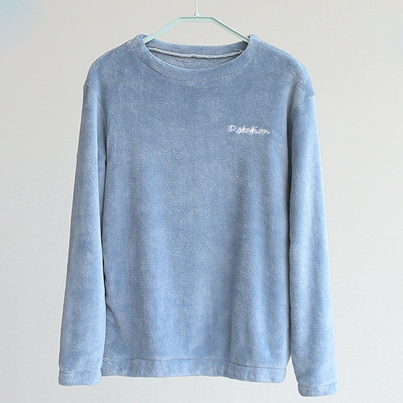 Ensemble pyjama femme en flanelle doux et élégant pour des nuits d'hiver confortables