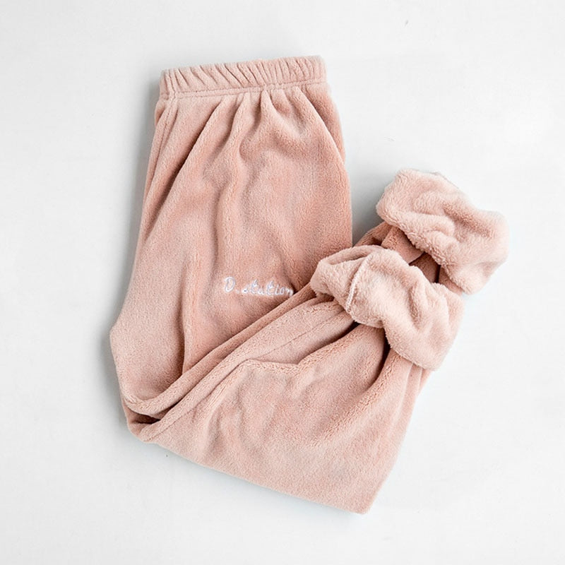 Ensemble pyjama femme en flanelle doux et élégant pour des nuits d'hiver confortables