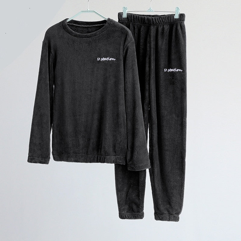 Ensemble pyjama femme en flanelle doux et élégant pour des nuits d'hiver confortables