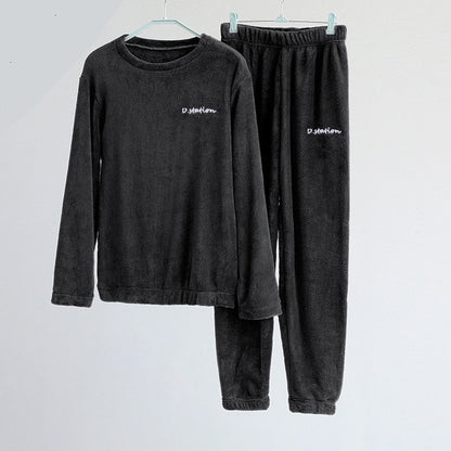 Ensemble pyjama femme en flanelle doux et élégant pour des nuits d'hiver confortables