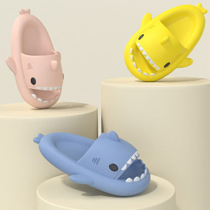 Claquettes Shark Antidérapantes : Style et Confort pour l'Été