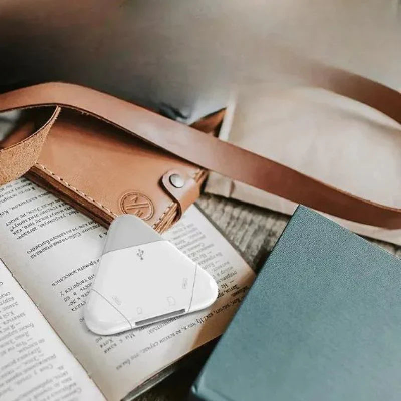 Clé USB Triangulaire Multi-Ports avec Lecteur de Carte SD 4 en 1