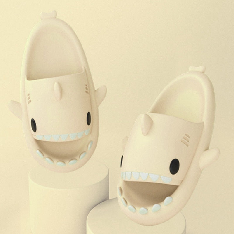 Claquettes Shark Antidérapantes : Style et Confort pour l'Été