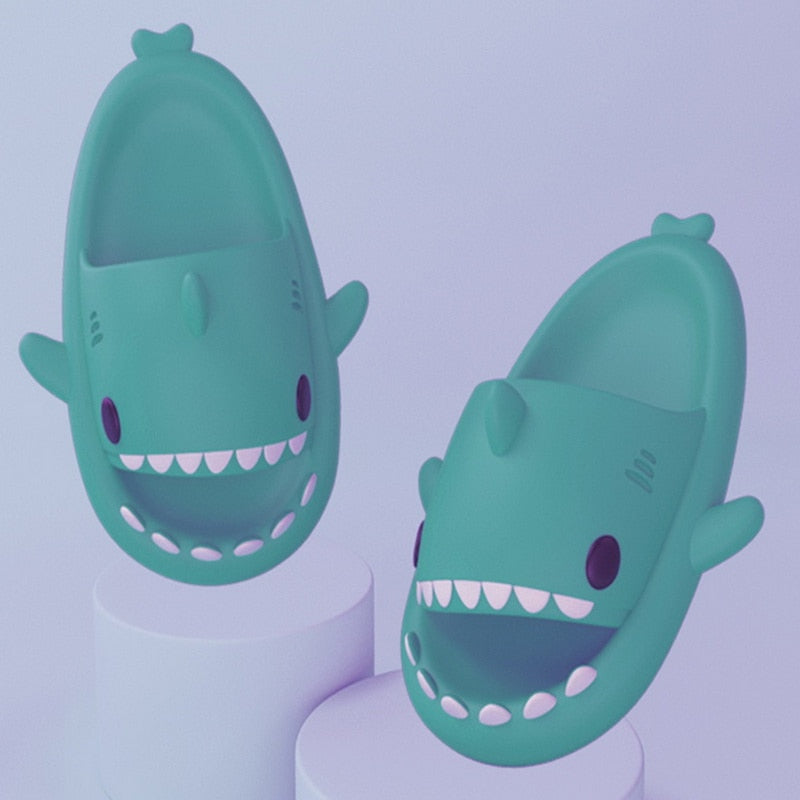 Claquettes Shark Antidérapantes : Style et Confort pour l'Été
