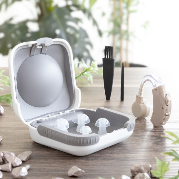 Amplificateur auditif contour d’oreille avec accessoires pratiques
