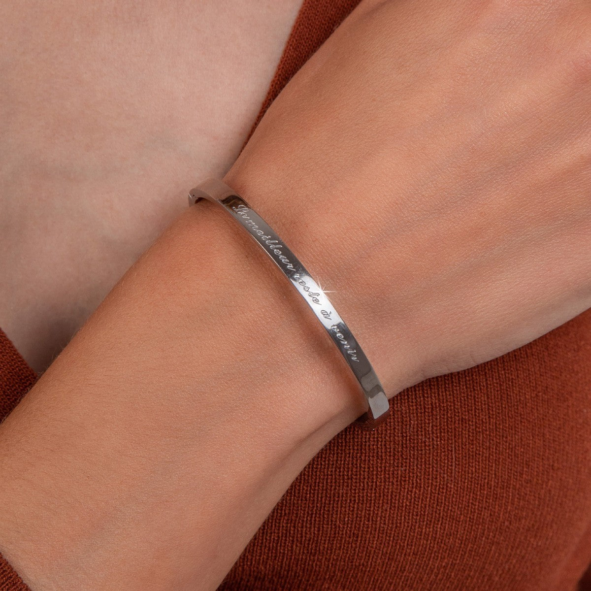 Bracelet Inspirant "Le Meilleur Reste à Venir" en Acier Rhodié Argenté