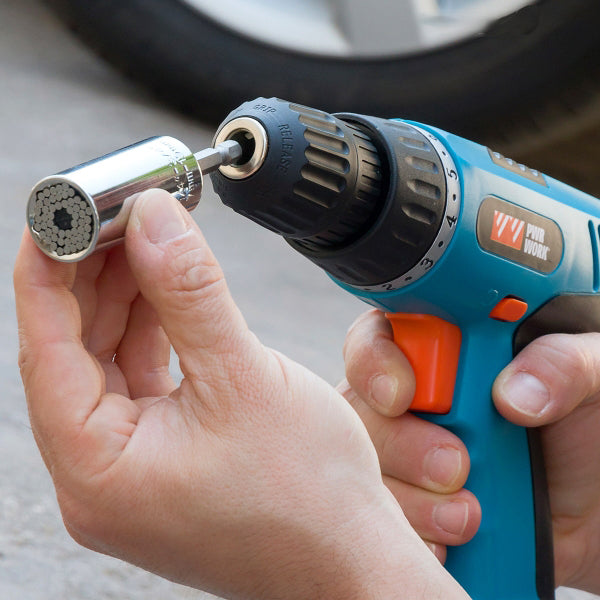 Clé à douille universelle pratique avec accessoires essentiels