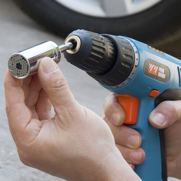 Clé à douille universelle avec accessoires - Pratique et polyvalente !