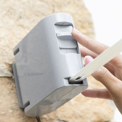 Corde à linge rétractable moderne avec ruban à trous pour cintres