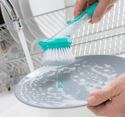 Brosse à récurer innovante avec distributeur de savon intégré