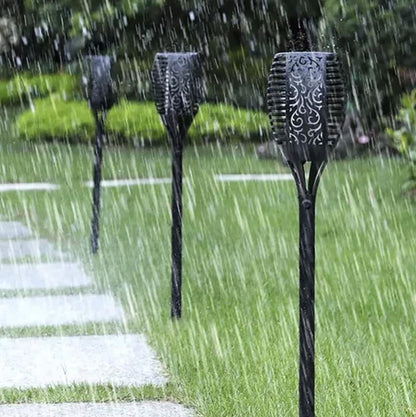 Offre spéciale : 2 Lampes Torches Solaires LED pour Jardin - 2 Offertes !