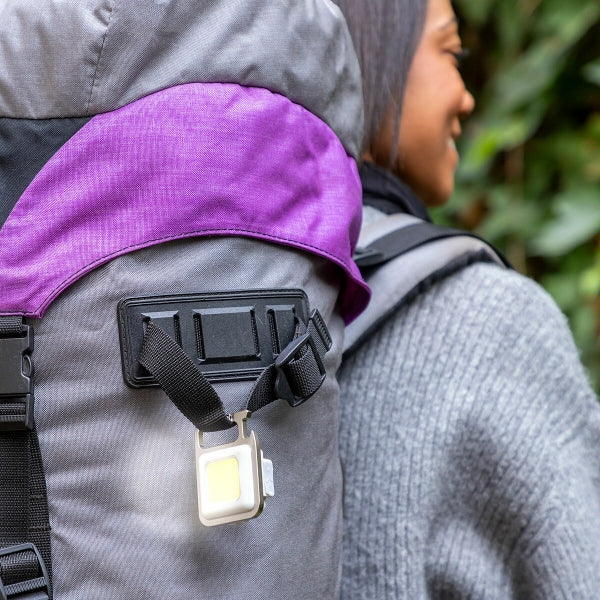 Porte-clés Multifonction 7-en-1 avec Lampe de Poche LED Rechargeable et Aimant