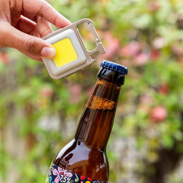 Porte-clés Multifonction 7-en-1 avec Lampe de Poche LED Rechargeable et Aimant