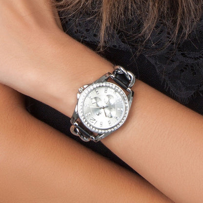 Montre Élégance Adèle : L'alliance parfaite du cuir noir et des cristaux autrichiens