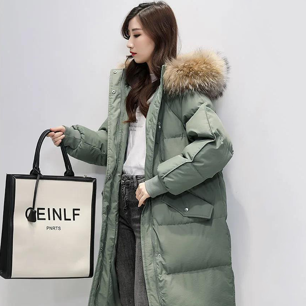 Parka longue matelassée Judith avec capuche en fausse fourrure pour femme.