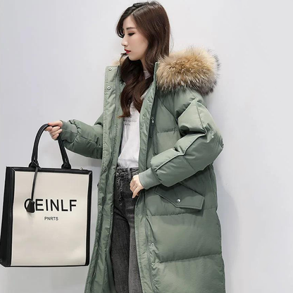 Parka longue matelassée Judith avec capuche en fausse fourrure pour femme.